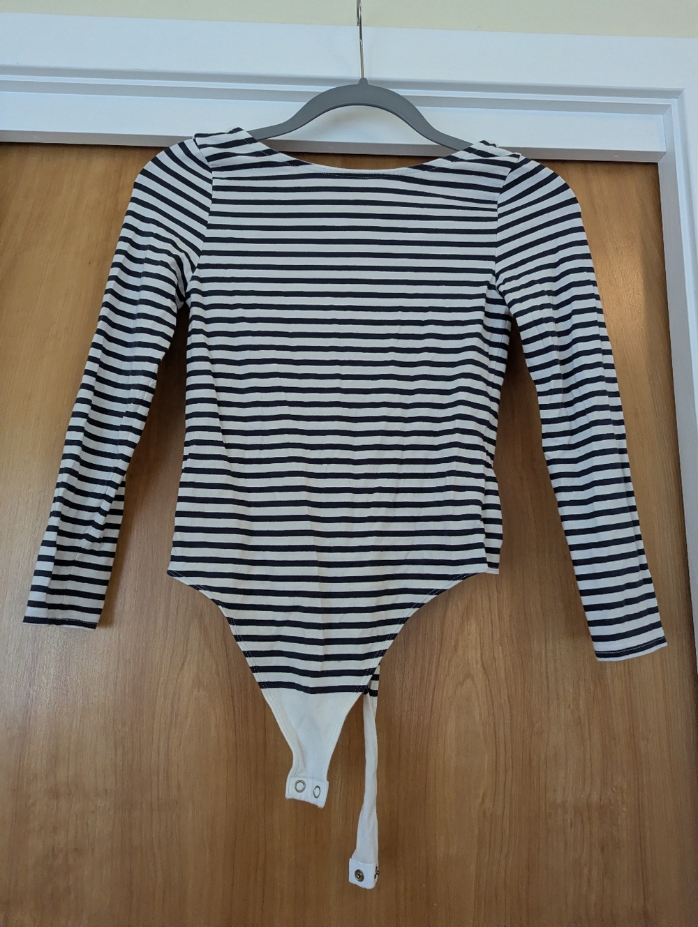 Long-Sleeve Low Back Striped Bodysuit - Black & White